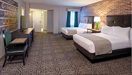 Standard Double Room with Two Double Beds and Accessible Tub - Mobility Access