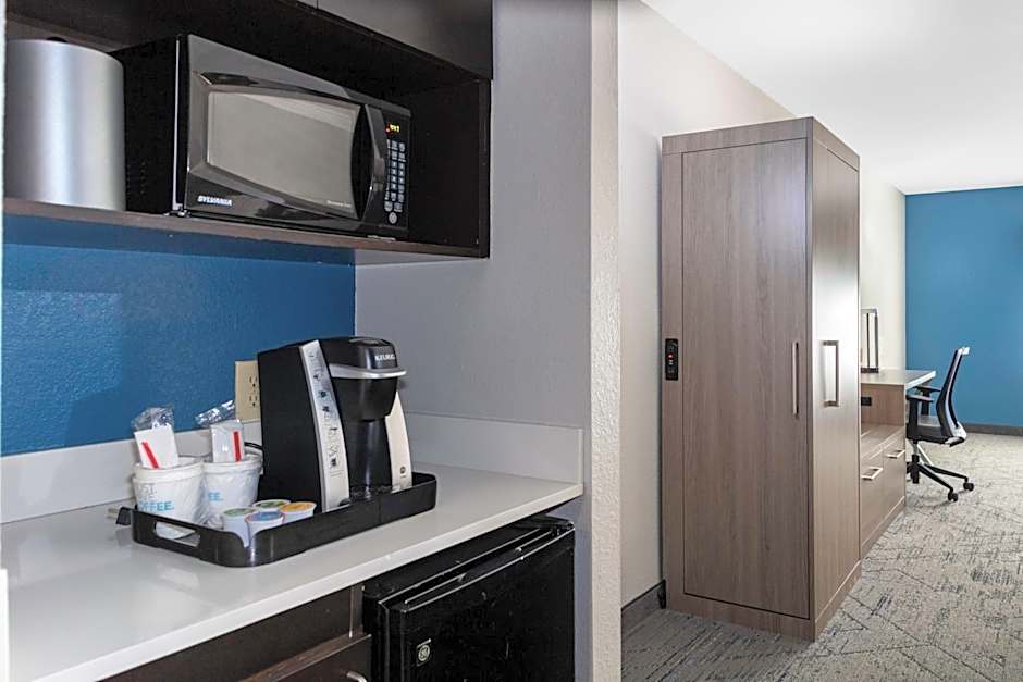 HOLIDAY INN EXPRESS & SUITES ROANOKE RAPIDS By IHG