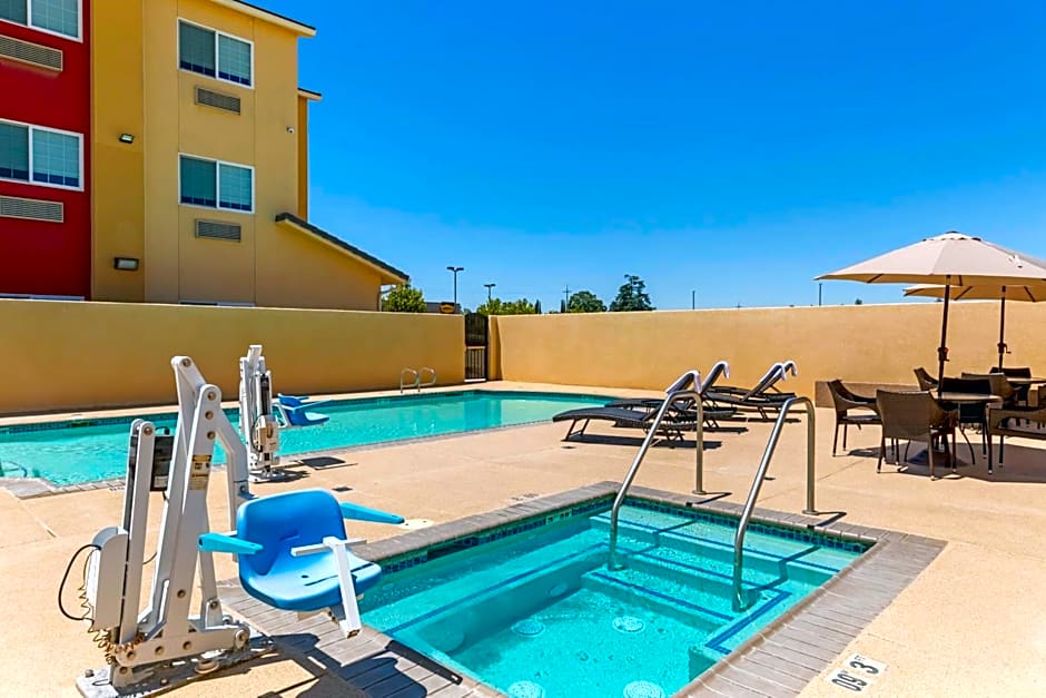 Best Western Plus Wasco Inn & Suites