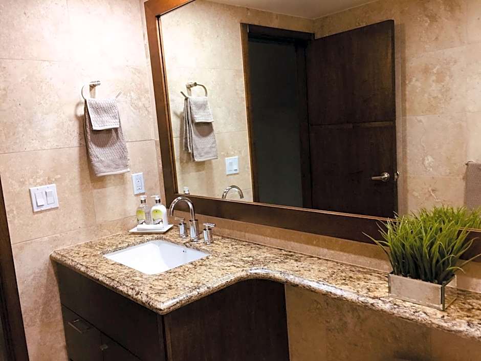 La Jolla Excellence, Exclusive Front Beach!