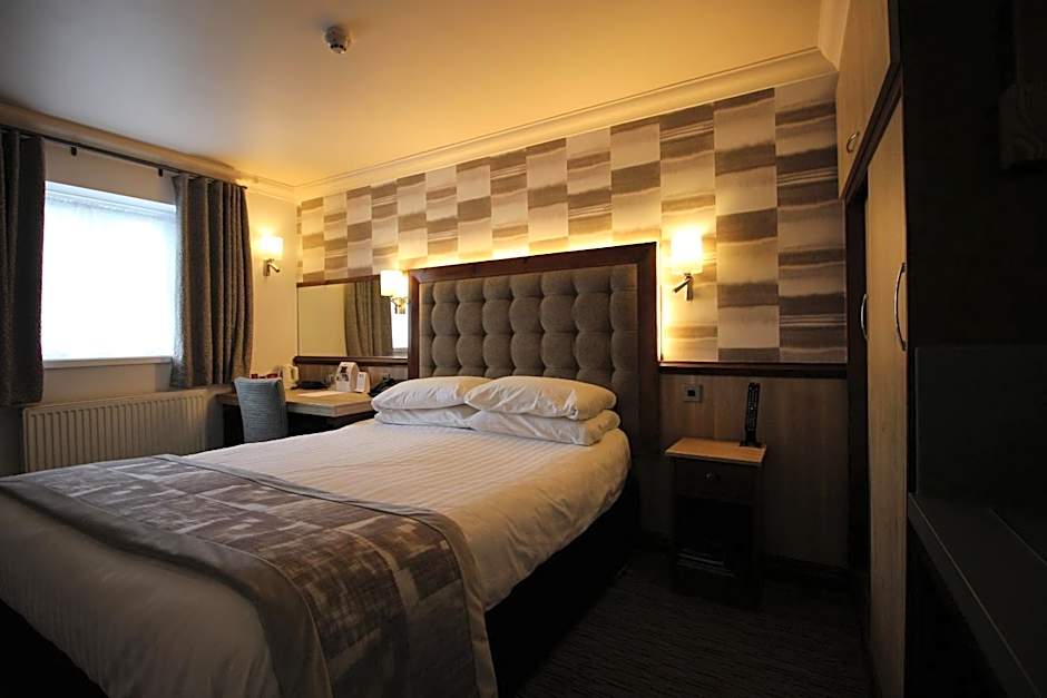 Best Western Plus Pastures Hotel