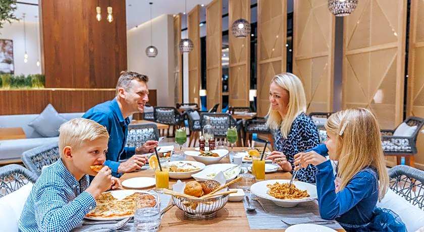 Maani Muscat Hotel and Apartments