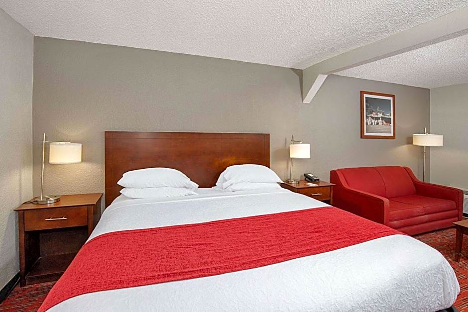 Ramada by Wyndham Bowling Green