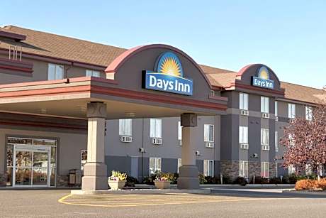 Days Inn & Suites by Wyndham Thunder Bay