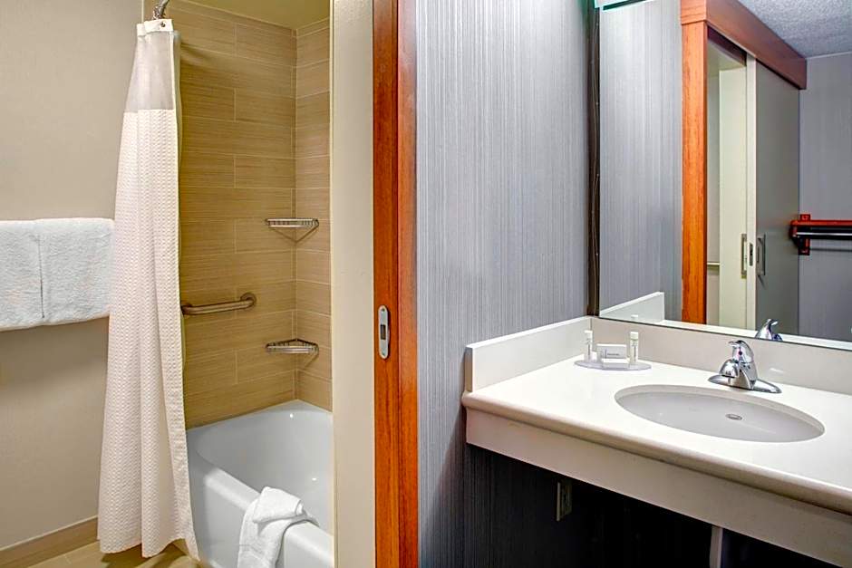 Courtyard by Marriott Cleveland Airport South
