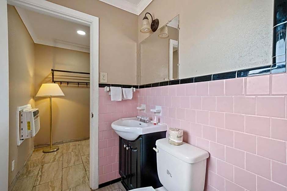 Capital O Hotel Beeville - US 181