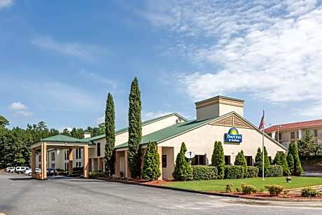 Days Inn & Suites by Wyndham Peachtree Corners/Norcross
