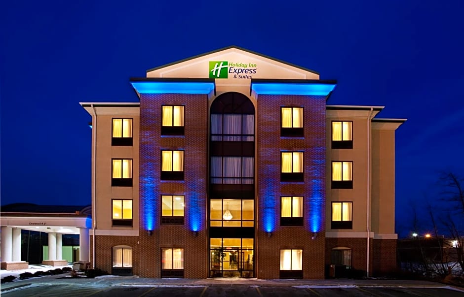 Holiday Inn Express Hotel & Suites Cleveland-Richfield