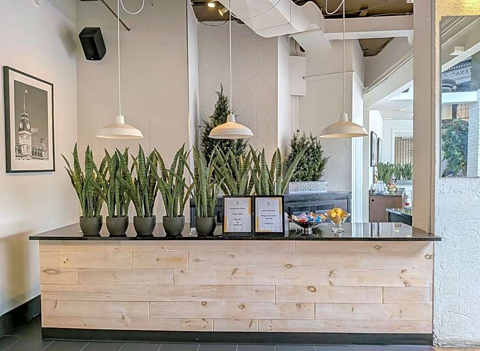 Confederation Place Hotel