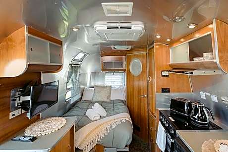 Bambi Airstream - Caravan (shared bathroom)