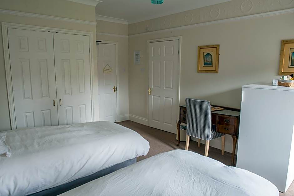 Toothbrush Rooms at Lattice Lodge - Guest Kitchen & EV Recharging