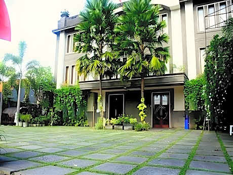 Nirwana Suites