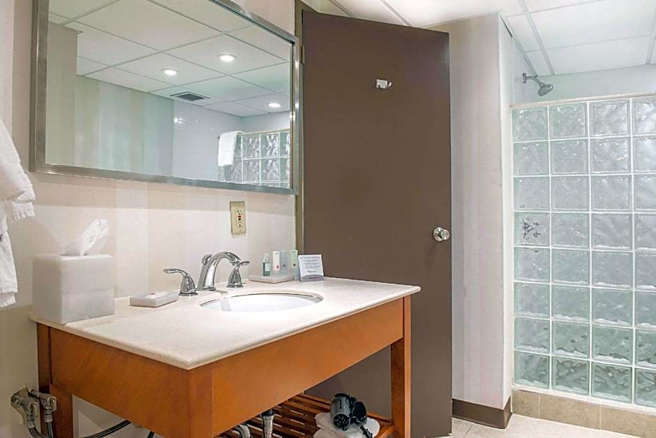 Clarion Hotel & Conference Centre Pembroke