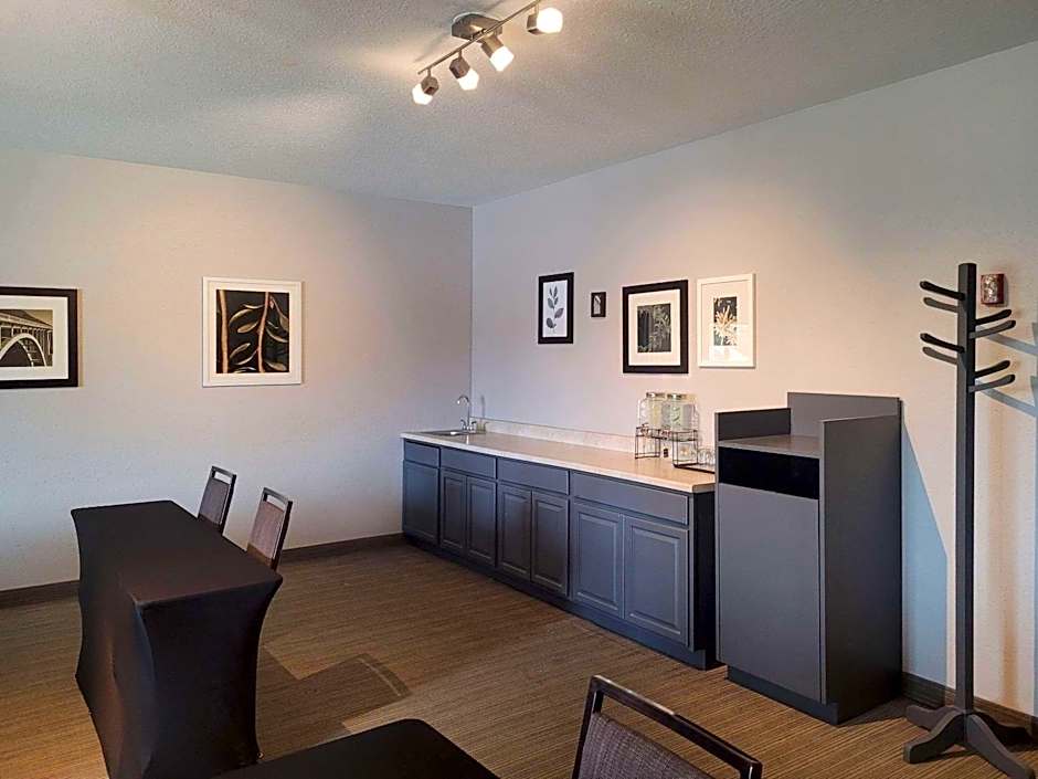 Country Inn & Suites by Radisson, Appleton Airport - Fox River Mall Area