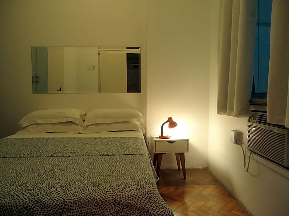 Copacabana 3 quartos ar cond a 2 qds da praia