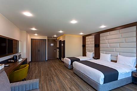 Superior Triple Room with Sea View