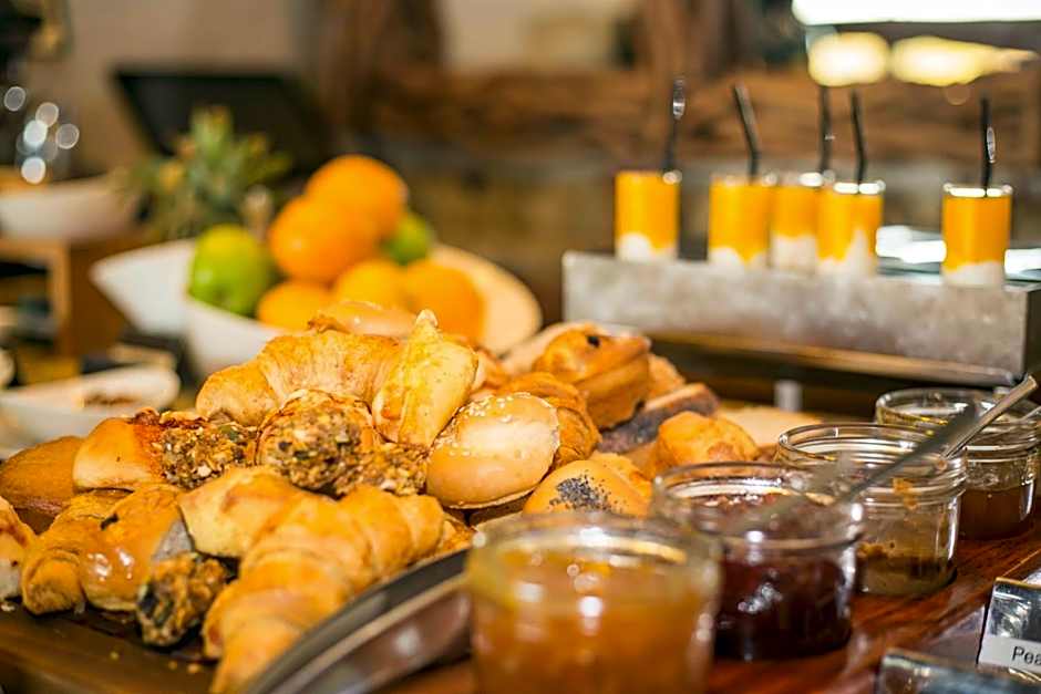 Victoria Falls Safari Club