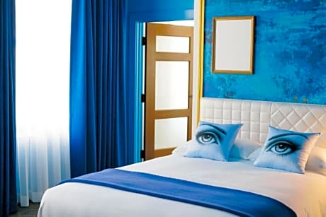 Blue Queen Room