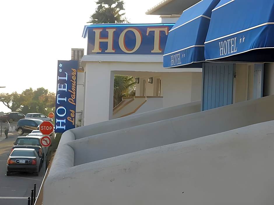 Hotel Les Palmiers En Camargue