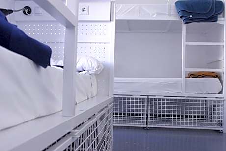 Bed in 6-Bed Dormitory Room with Balcony