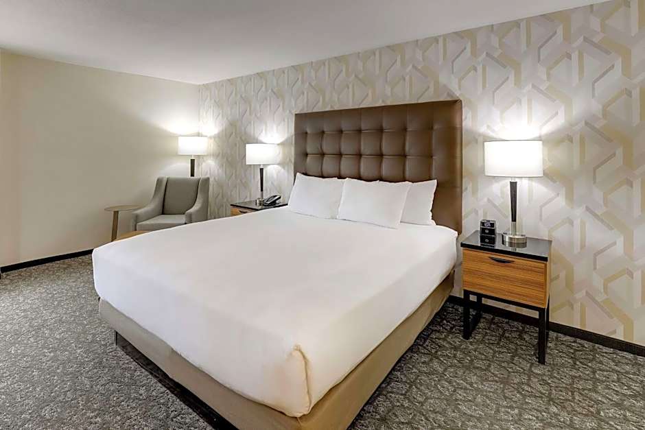 Drury Inn & Suites Birmingham Lakeshore Drive