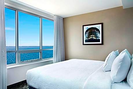Junior Suite Bay View King Bed