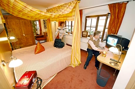 Large Double Room