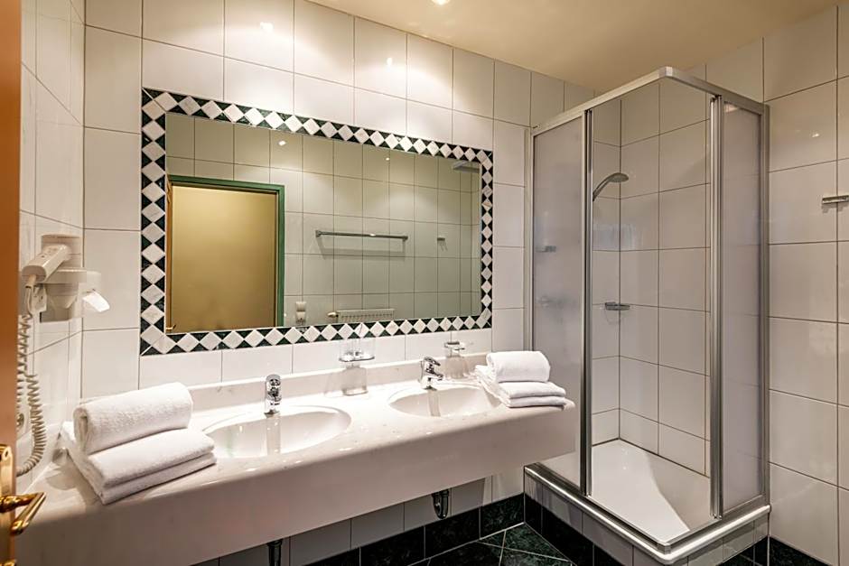 Hotel & Appartement Auerhahn