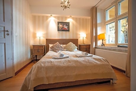 Small Double Room - Pets Allowed