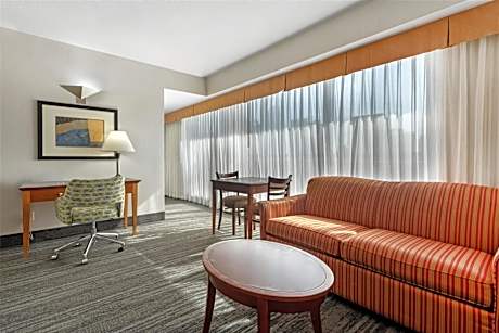 Queen Suite with Spa Bath