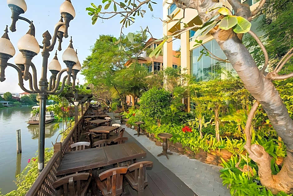 Krungsri River Hotel