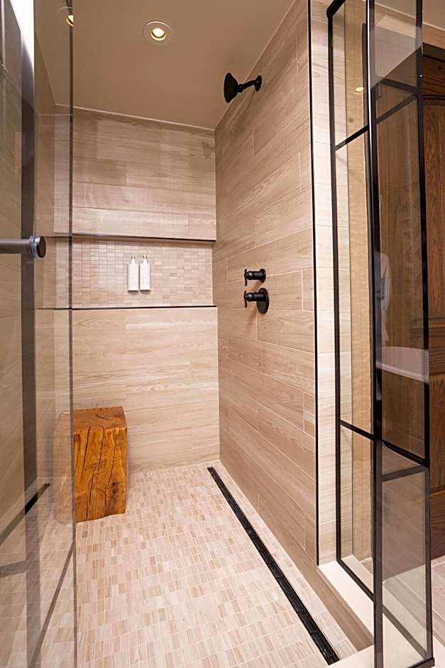 Silverton Casino Lodge - Newly Renovated