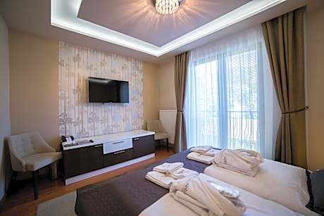 Deluxe Double Room with Shower