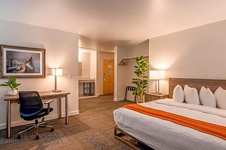 Deluxe King Room
