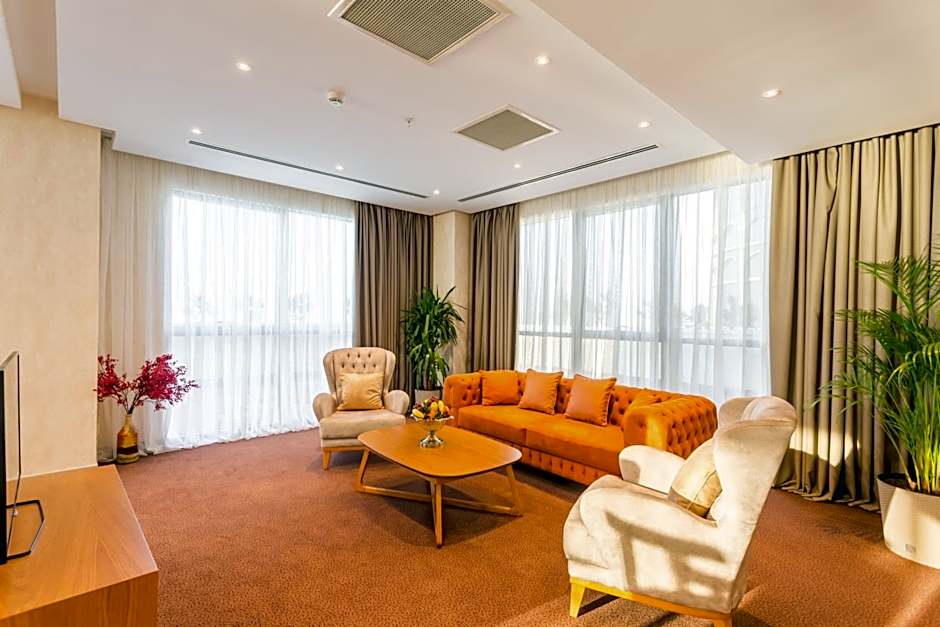 The Grand Gloria Hotel