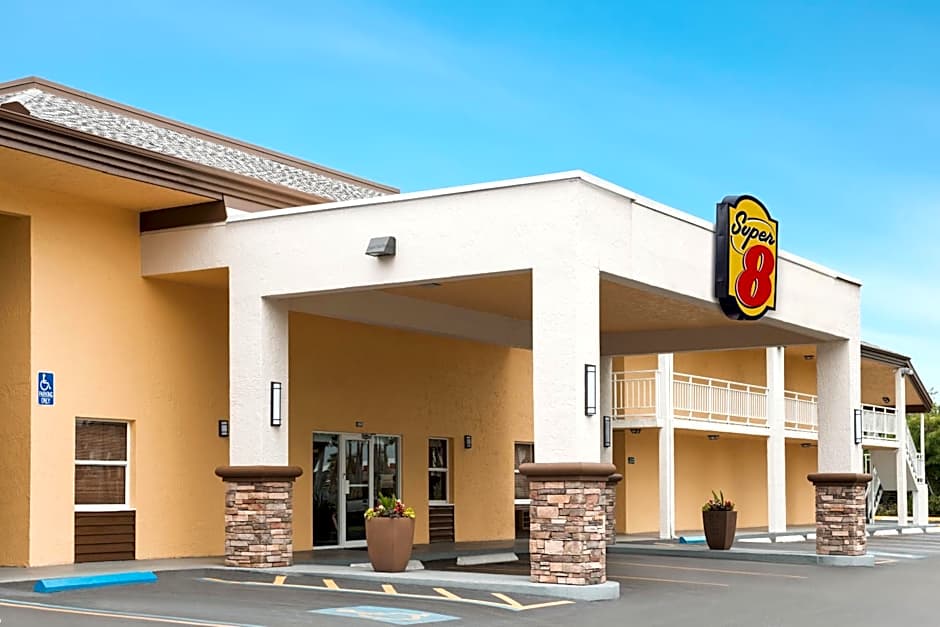 Super 8 by Wyndham Ellenton Bradenton Area