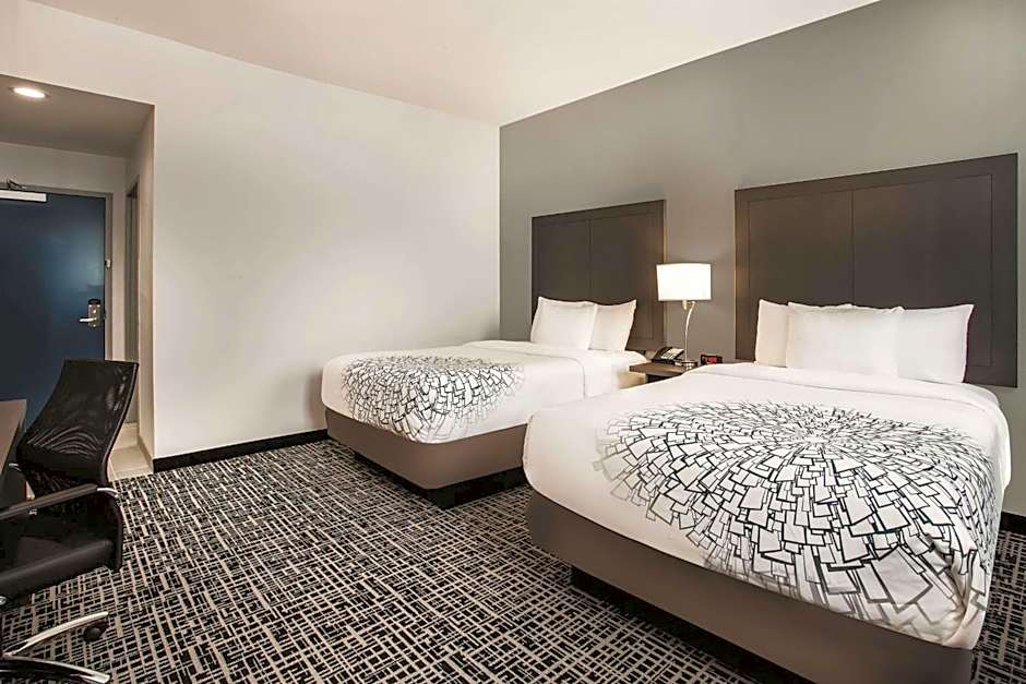 La Quinta Inn & Suites by Wyndham Baltimore Downtown