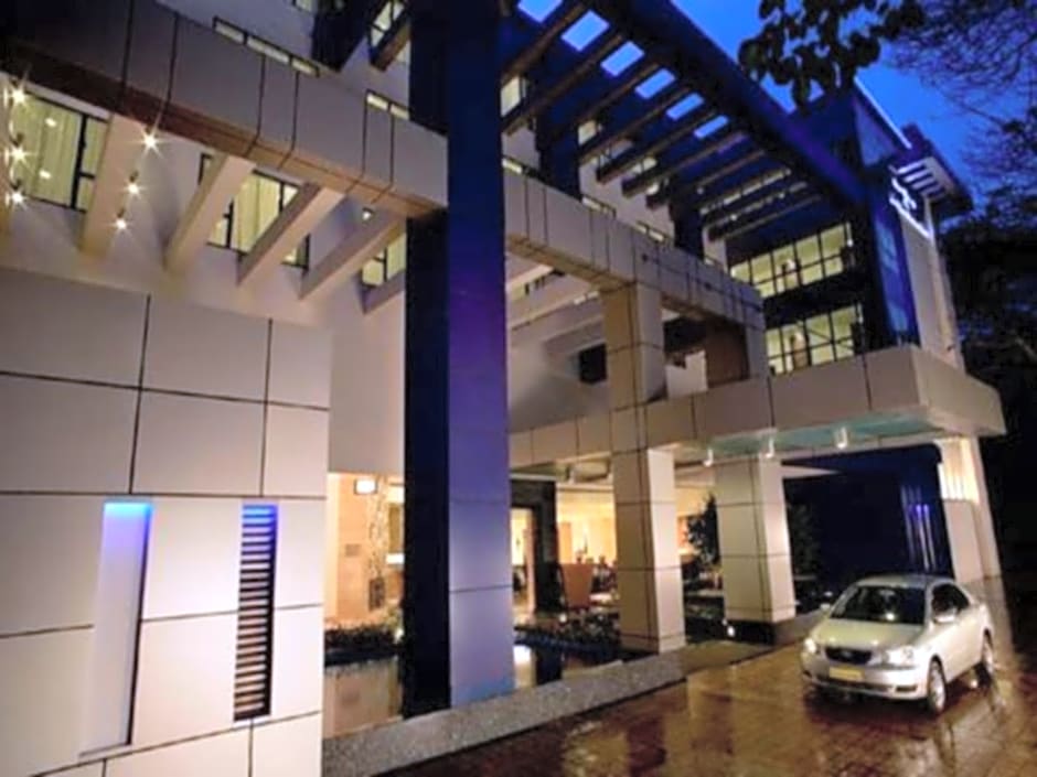 Adarsh Hamilton Hotel