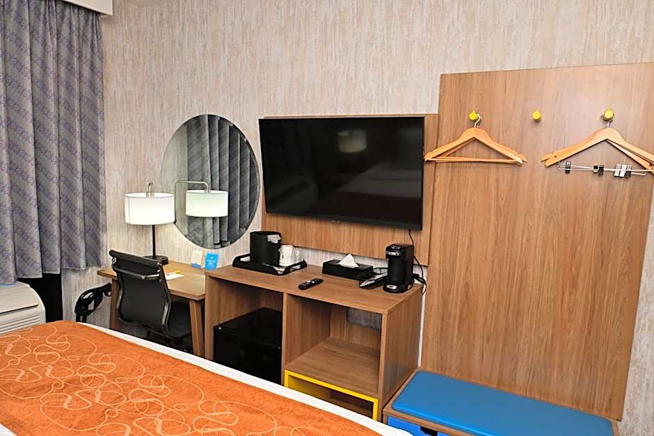 Days Inn by Wyndham Bronx Near Botanical Garden