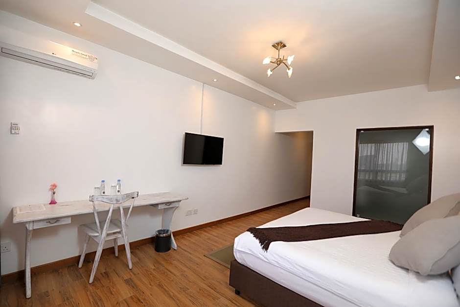 Bidwood Suite Hotel, Opposite Sarit Centre