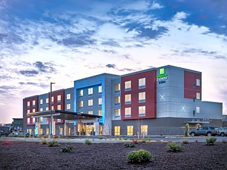 Holiday Inn Express & Suites Salem North - Keizer, an IHG Hotel