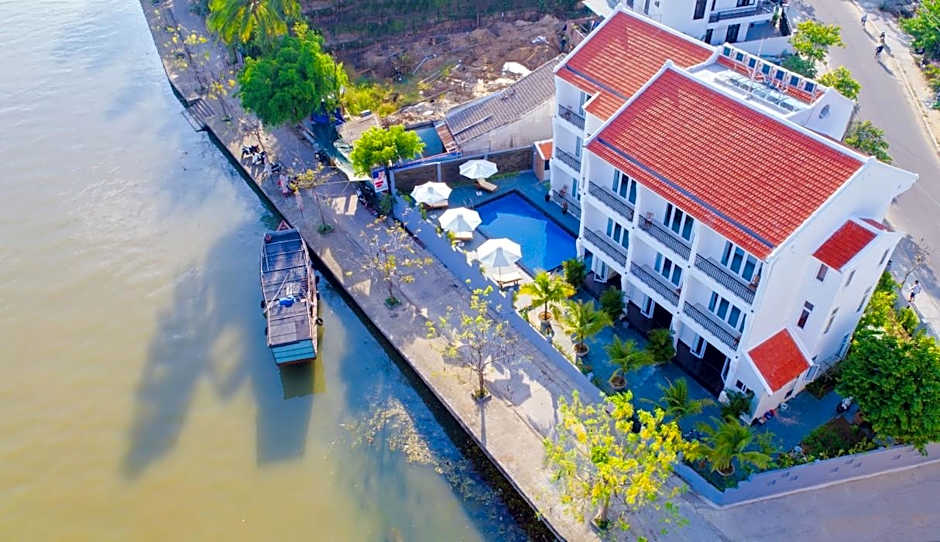 Riverside White House Hotel