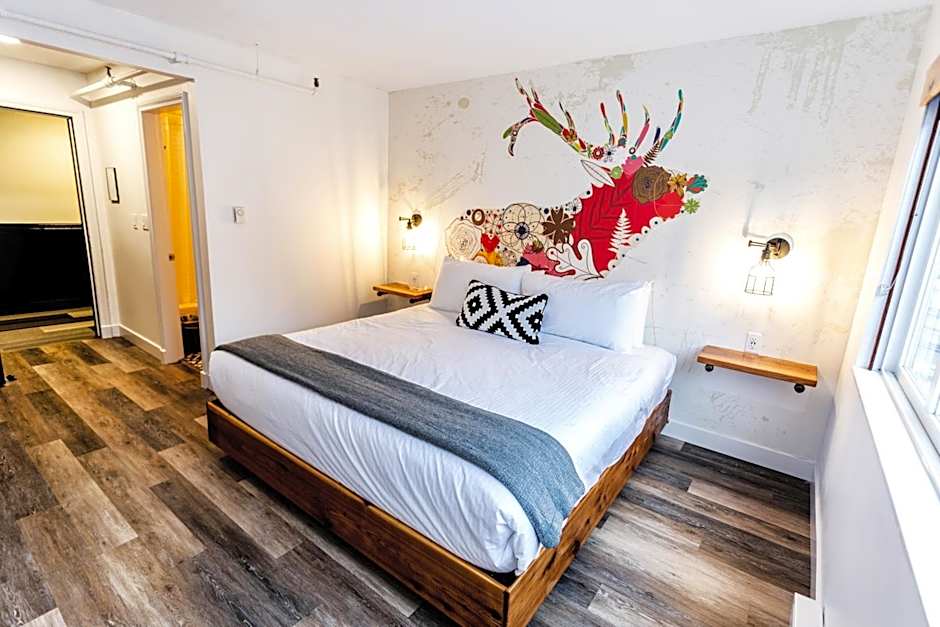 Crash Hotel Squamish