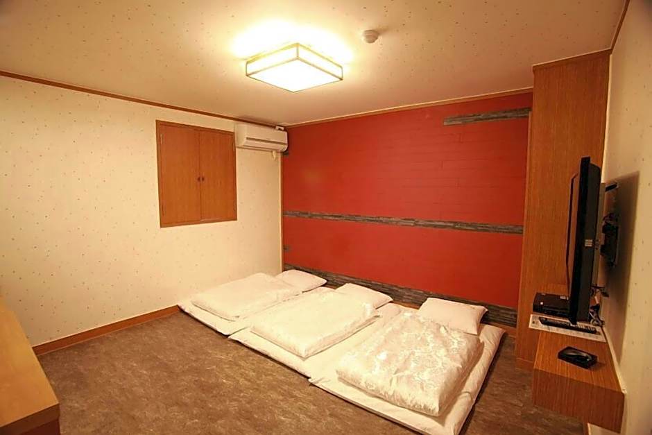 Goodstay Lanuit Hotel