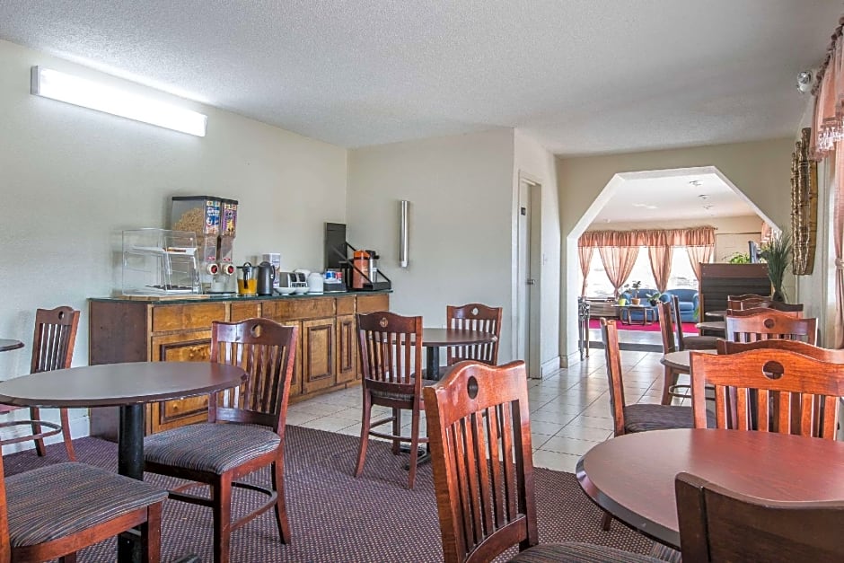 Rodeway Inn & Suites