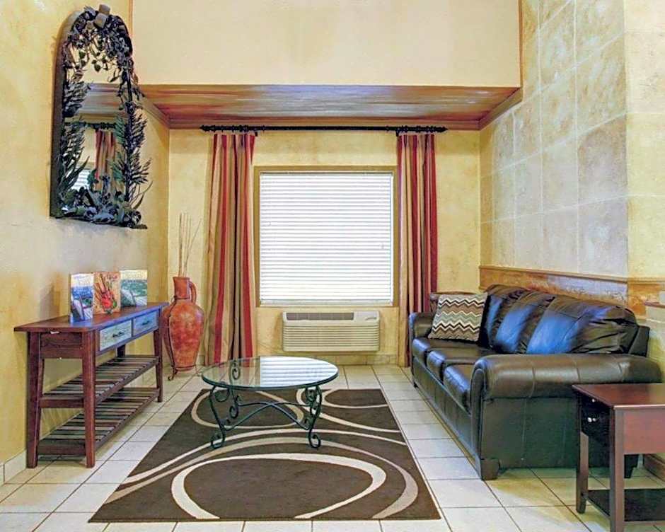 Quality Inn & Suites Airport