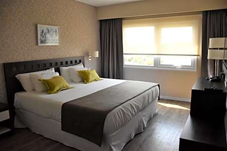 1 Queen Bed Mobility Accessible Room Non Smoking