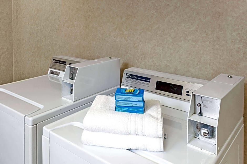 Baymont by Wyndham Louisville Airport South