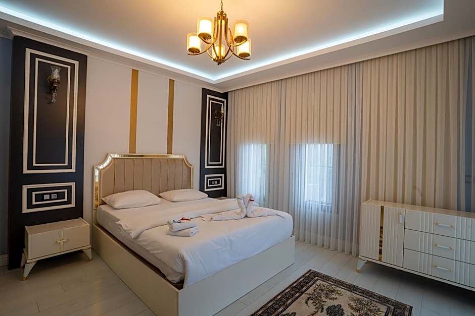 POISON GARDEN SUİTE