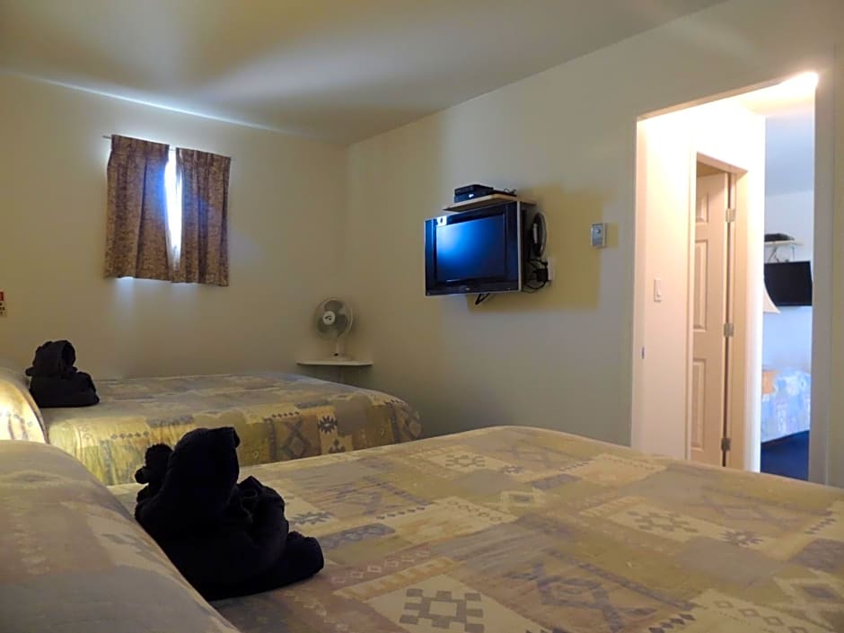 100 Mile Motel & RV Park